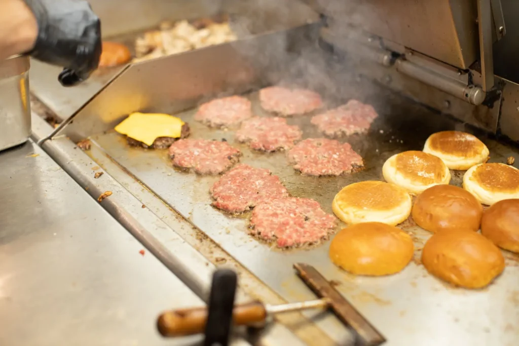 smashburgare på stekbord i huddinge stuvsta